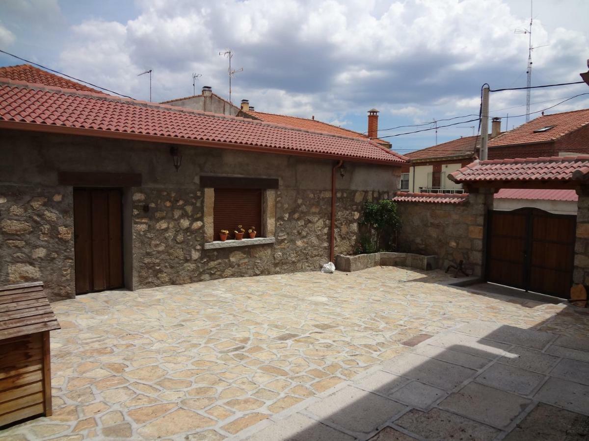 Casa Rural La Gabina Munogalindo ภายนอก รูปภาพ